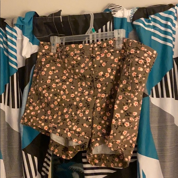 Tinsel shorts - Picture 2 of 3